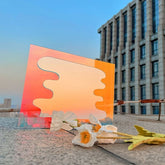 Spiegel in Tropfenform aus spiegelndem Acryl